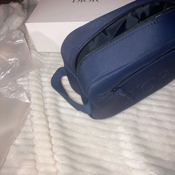 Dior Men's Deep Blue Toiletry Bag - Picture 5 of 5